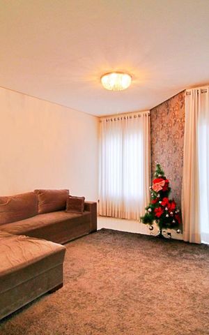 Casa à venda com 198m², 3 quartos e 3 vagasSala