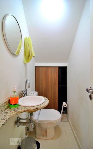Casa à venda com 198m², 3 quartos e 3 vagasLavabo