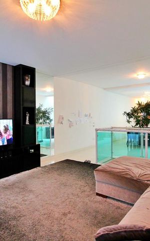 Casa à venda com 198m², 3 quartos e 3 vagasSala