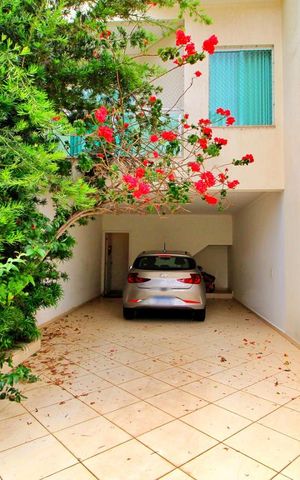 Casa à venda com 198m², 3 quartos e 3 vagasGaragem