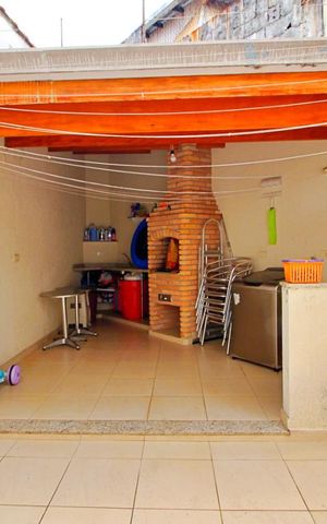 Casa à venda com 198m², 3 quartos e 3 vagasÁrea de Serviço / Quintal