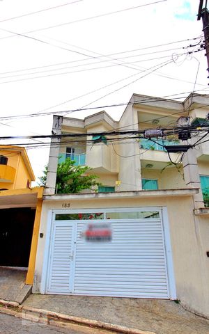 Casa à venda com 198m², 3 quartos e 3 vagasFachada