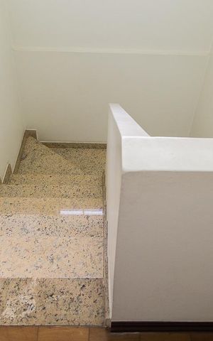 Casa à venda com 146m², 3 quartos e 2 vagasEscada