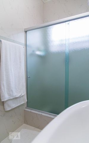 Casa à venda com 146m², 3 quartos e 2 vagasBanheiro social