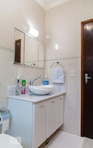 Casa à venda com 146m², 3 quartos e 2 vagasBanheiro social