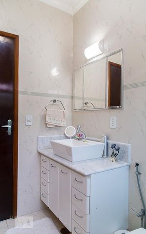 Casa à venda com 146m², 3 quartos e 2 vagasBanheiro da suíte