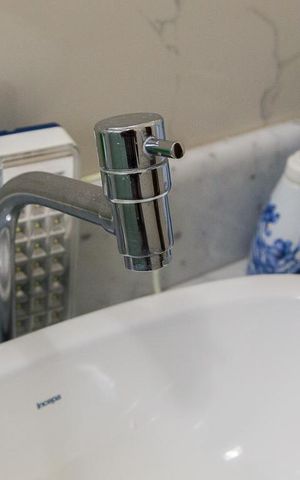 Casa à venda com 146m², 3 quartos e 2 vagasBanheiro social - Torneira