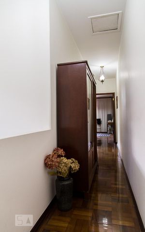 Casa à venda com 146m², 3 quartos e 2 vagasCorredor