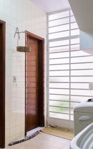Casa à venda com 146m², 3 quartos e 2 vagasÁrea de serviço