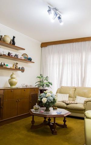 Casa à venda com 146m², 3 quartos e 2 vagasSala