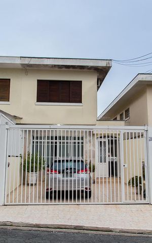 Casa à venda com 146m², 3 quartos e 2 vagasFachada
