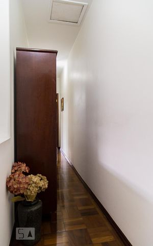 Casa à venda com 146m², 3 quartos e 2 vagasCorredor
