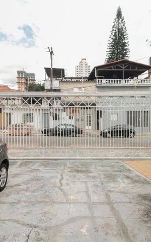 Casa para alugar com 300m², 8 quartos e 9 vagas Casa para alugar com 300m², 8 quartos e 9 vagasGaragem