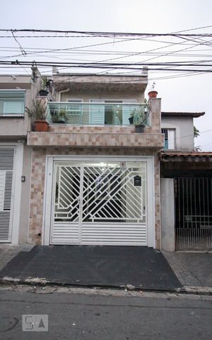 Casa à venda com 159m², 4 quartos e 1 vagaFachada