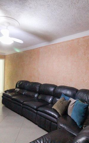 Casa à venda com 159m², 4 quartos e 1 vagaSala