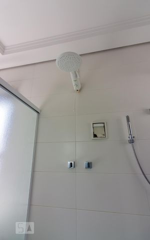 Casa de condomínio à venda com 490m², 4 quartos e 6 vagasBanheiro da Suíte Principal