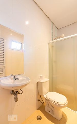 Casa de condomínio à venda com 490m², 4 quartos e 6 vagasBanheiro de Serviço 