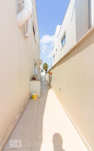 Casa de condomínio à venda com 490m², 4 quartos e 6 vagasQuintal