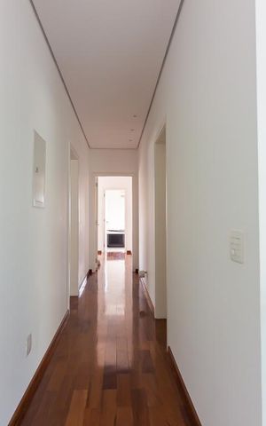 Casa de condomínio à venda com 490m², 4 quartos e 6 vagasCorredor