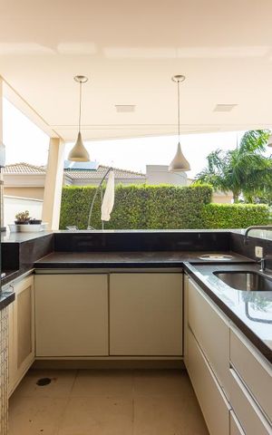 Casa de condomínio à venda com 490m², 4 quartos e 6 vagas Casa de condomínio à venda com 490m², 4 quartos e 6 vagasVaranda gourmet