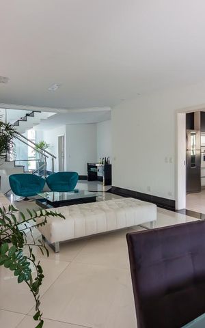 Casa de condomínio à venda com 490m², 4 quartos e 6 vagasSala