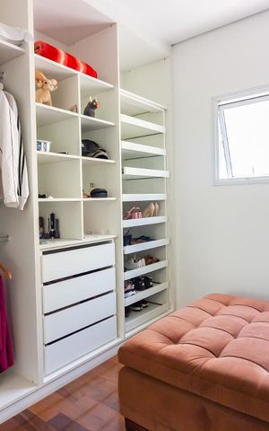 Casa de condomínio à venda com 490m², 4 quartos e 6 vagasCloset