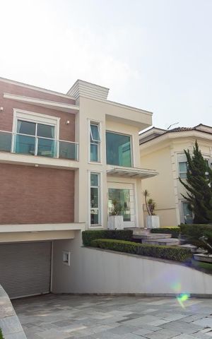 Casa de condomínio à venda com 490m², 4 quartos e 6 vagasFachada