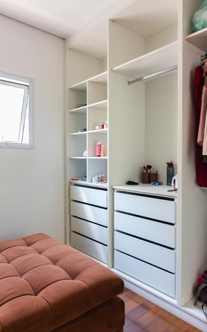 Casa de condomínio à venda com 490m², 4 quartos e 6 vagasCloset