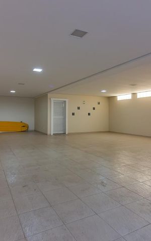 Casa de condomínio à venda com 490m², 4 quartos e 6 vagas Casa de condomínio à venda com 490m², 4 quartos e 6 vagasGaragem