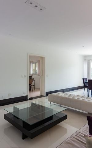 Casa de condomínio à venda com 490m², 4 quartos e 6 vagasSala