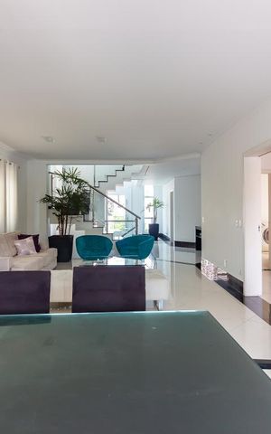 Casa de condomínio à venda com 490m², 4 quartos e 6 vagasSala