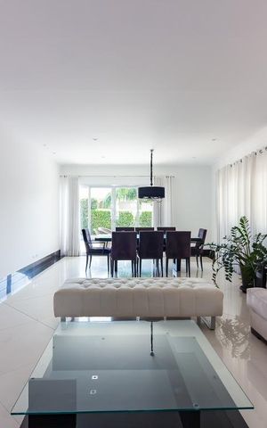 Casa de condomínio à venda com 490m², 4 quartos e 6 vagasSala