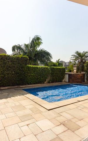 Casa de condomínio à venda com 490m², 4 quartos e 6 vagasPiscina