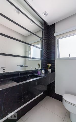 Casa de condomínio à venda com 490m², 4 quartos e 6 vagasLavabo