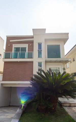 Casa de condomínio à venda com 490m², 4 quartos e 6 vagasFachada