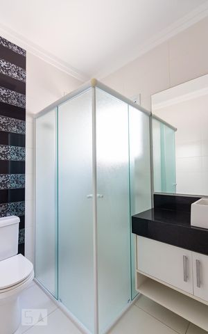 Casa de condomínio à venda com 490m², 4 quartos e 6 vagasBanheiro da Suíte 3