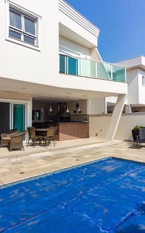 Casa de condomínio à venda com 490m², 4 quartos e 6 vagasPiscina