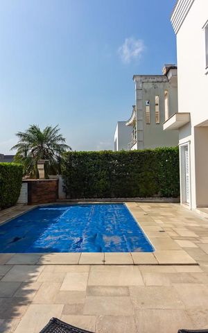 Casa de condomínio à venda com 490m², 4 quartos e 6 vagasPiscina