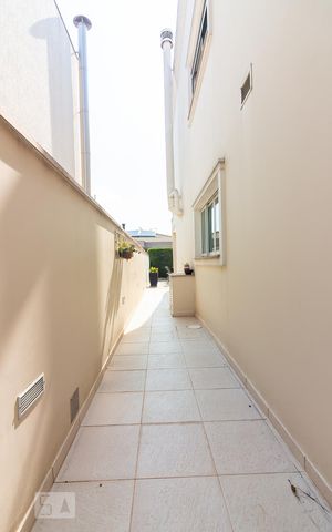 Casa de condomínio à venda com 490m², 4 quartos e 6 vagasQuintal