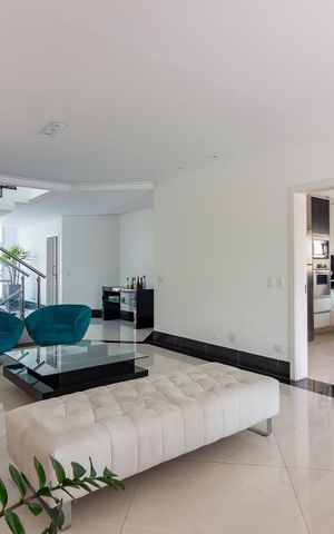 Casa de condomínio à venda com 490m², 4 quartos e 6 vagasSala