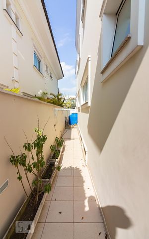 Casa de condomínio à venda com 490m², 4 quartos e 6 vagasQuintal