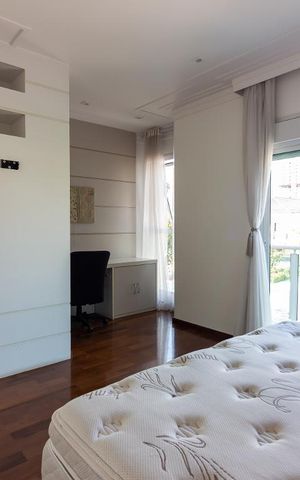 Casa de condomínio à venda com 490m², 4 quartos e 6 vagasSuíte 1
