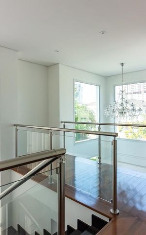 Casa de condomínio à venda com 490m², 4 quartos e 6 vagasCorredor