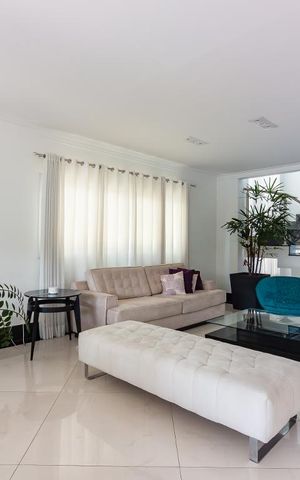 Casa de condomínio à venda com 490m², 4 quartos e 6 vagasSala