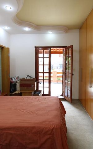Casa à venda com 285m², 4 quartos e 2 vagasSuíte 