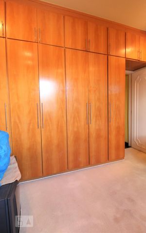 Casa à venda com 285m², 4 quartos e 2 vagasQuarto 2 - Armários