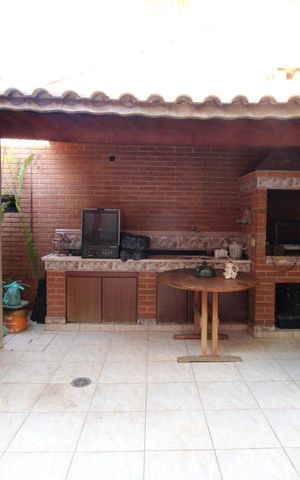 Casa à venda com 285m², 4 quartos e 2 vagasChurrasqueira