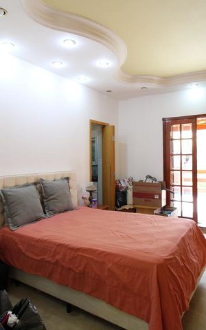 Casa à venda com 285m², 4 quartos e 2 vagasSuíte 