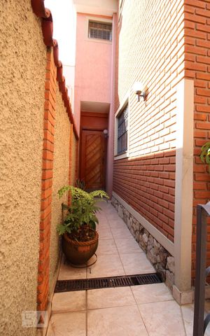 Casa à venda com 285m², 4 quartos e 2 vagasCorredor 