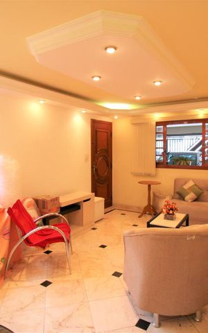 Casa à venda com 285m², 4 quartos e 2 vagasSala 